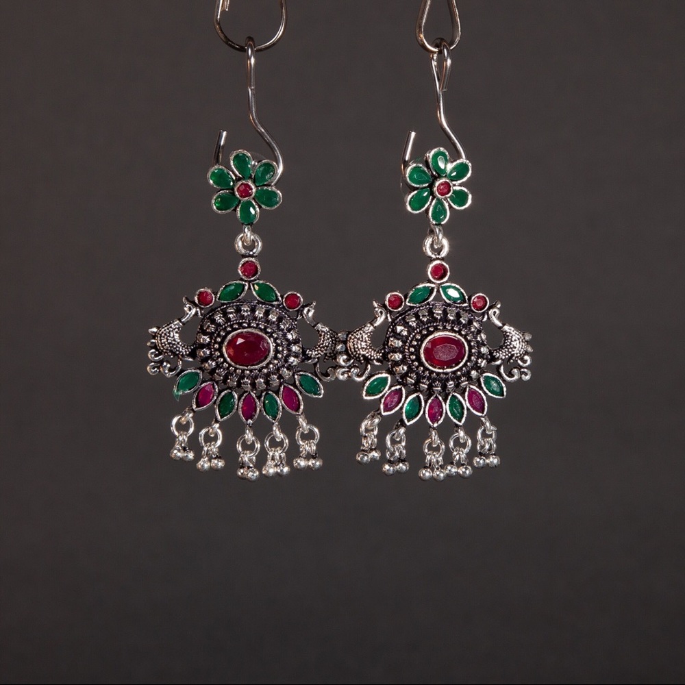Dancing peacock 🦚 style earring